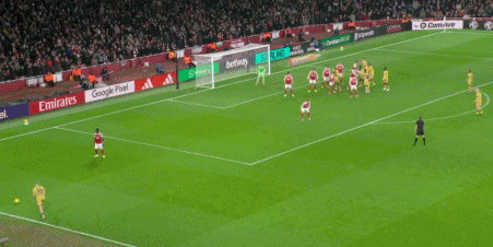 第90+5分钟，格伊定位球进攻中抢点破门，水晶宫1-1扳平比分！